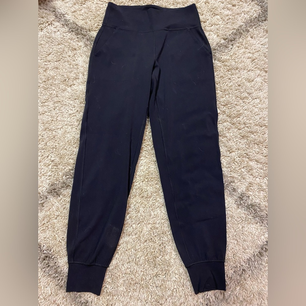 Lululemon Align Jogger 28"
Black- size 6